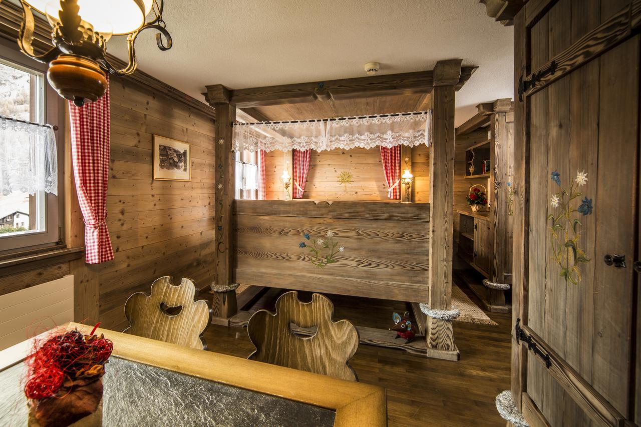 Hotel Olympia サース・アルマゲル エクステリア 写真