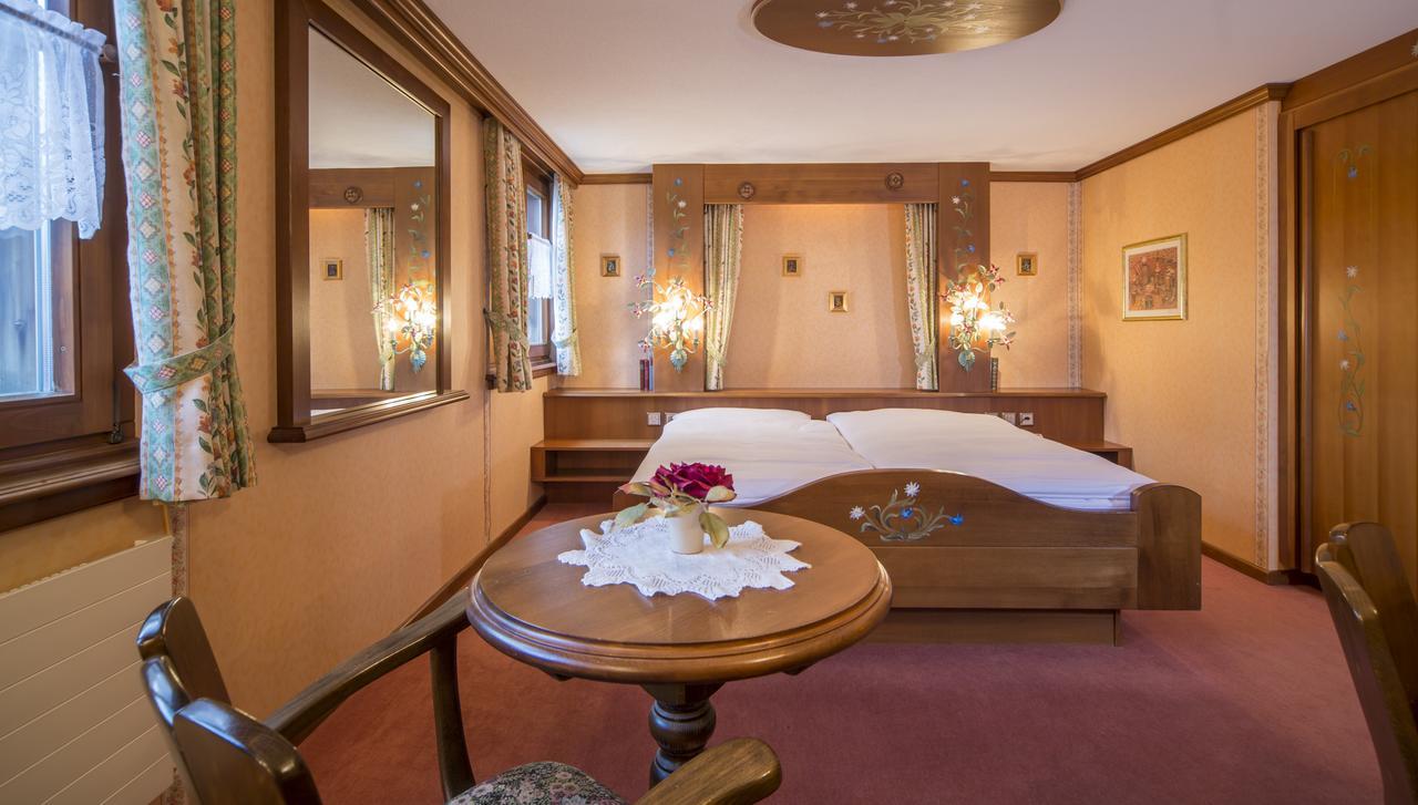 Hotel Olympia サース・アルマゲル エクステリア 写真