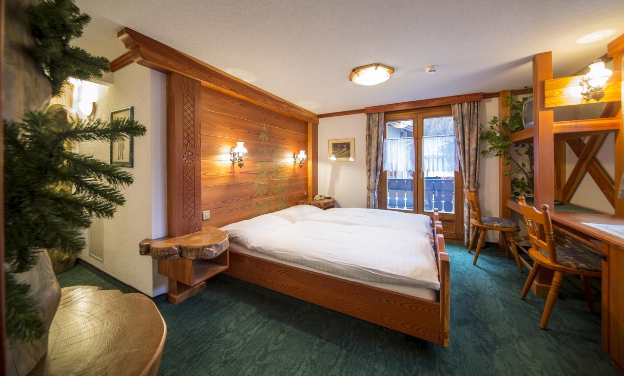 Hotel Olympia サース・アルマゲル エクステリア 写真